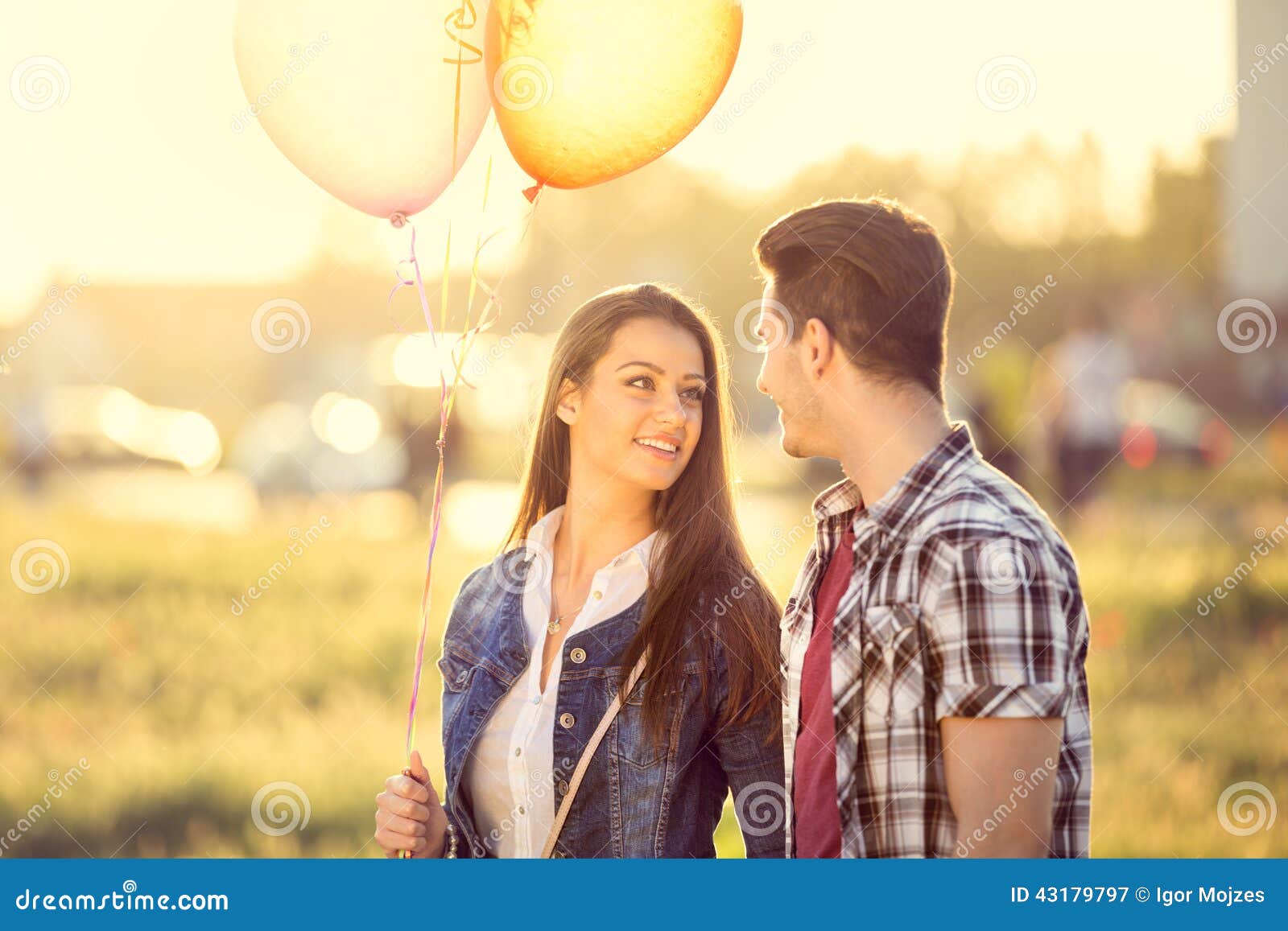 Review of the Dating Site Lunameet